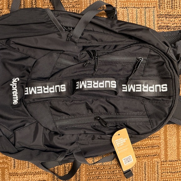 Supreme Black Logo Backpack - Picture 1 of 8